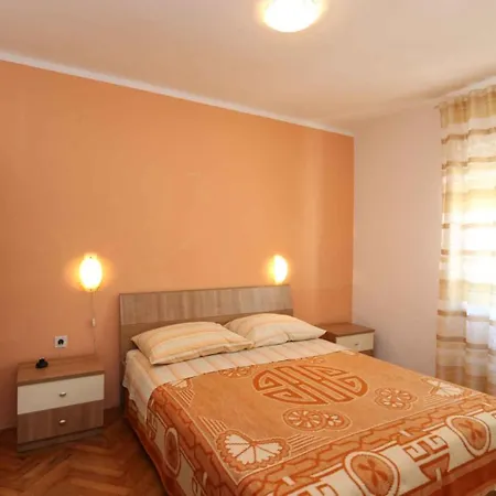 Apartment In Insel Krk 14593 *