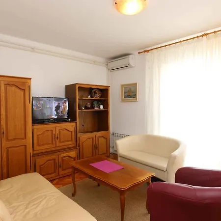 Apartment In Insel Krk 14593 *